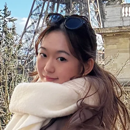 審査員 松本莉奈